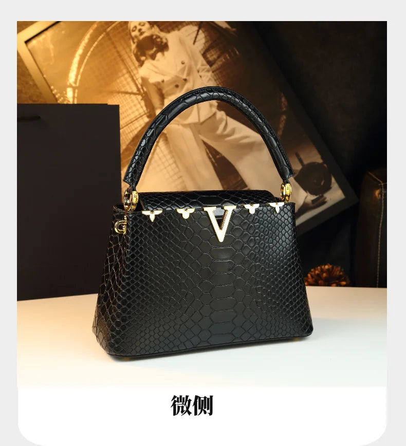 fashionable and versatile handbag with a high-end feel. It's a niche bag for middle-aged moms to carry diagonally