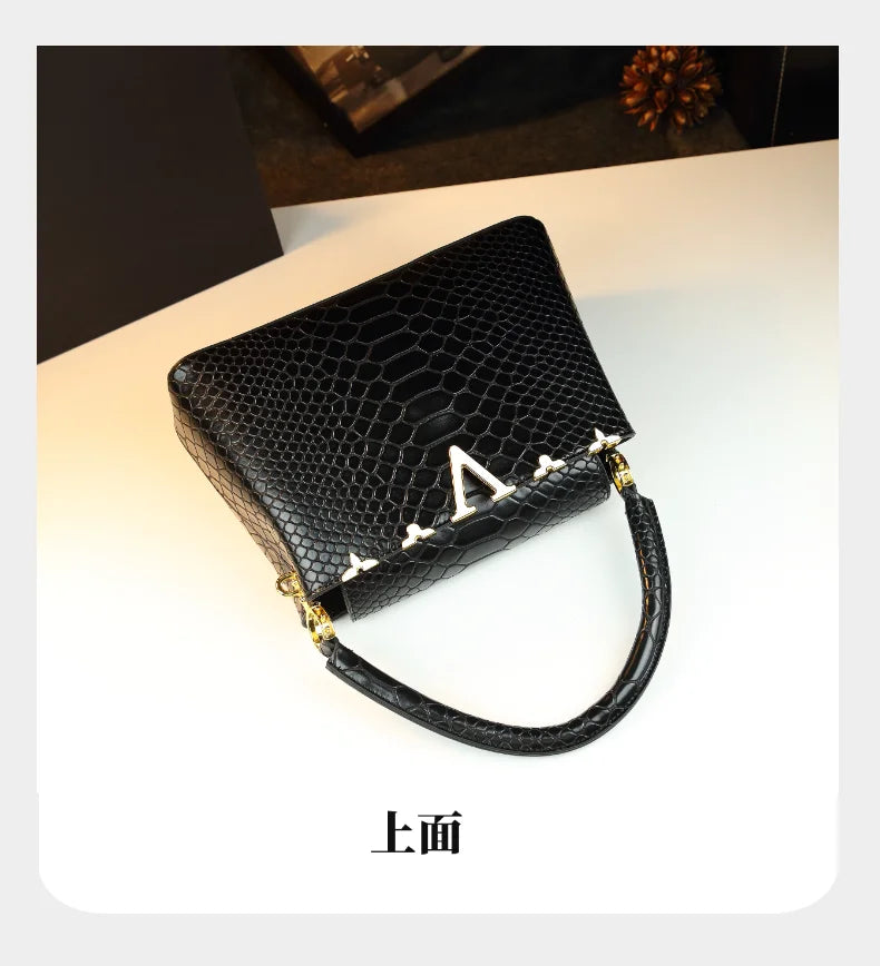 fashionable and versatile handbag with a high-end feel. It's a niche bag for middle-aged moms to carry diagonally
