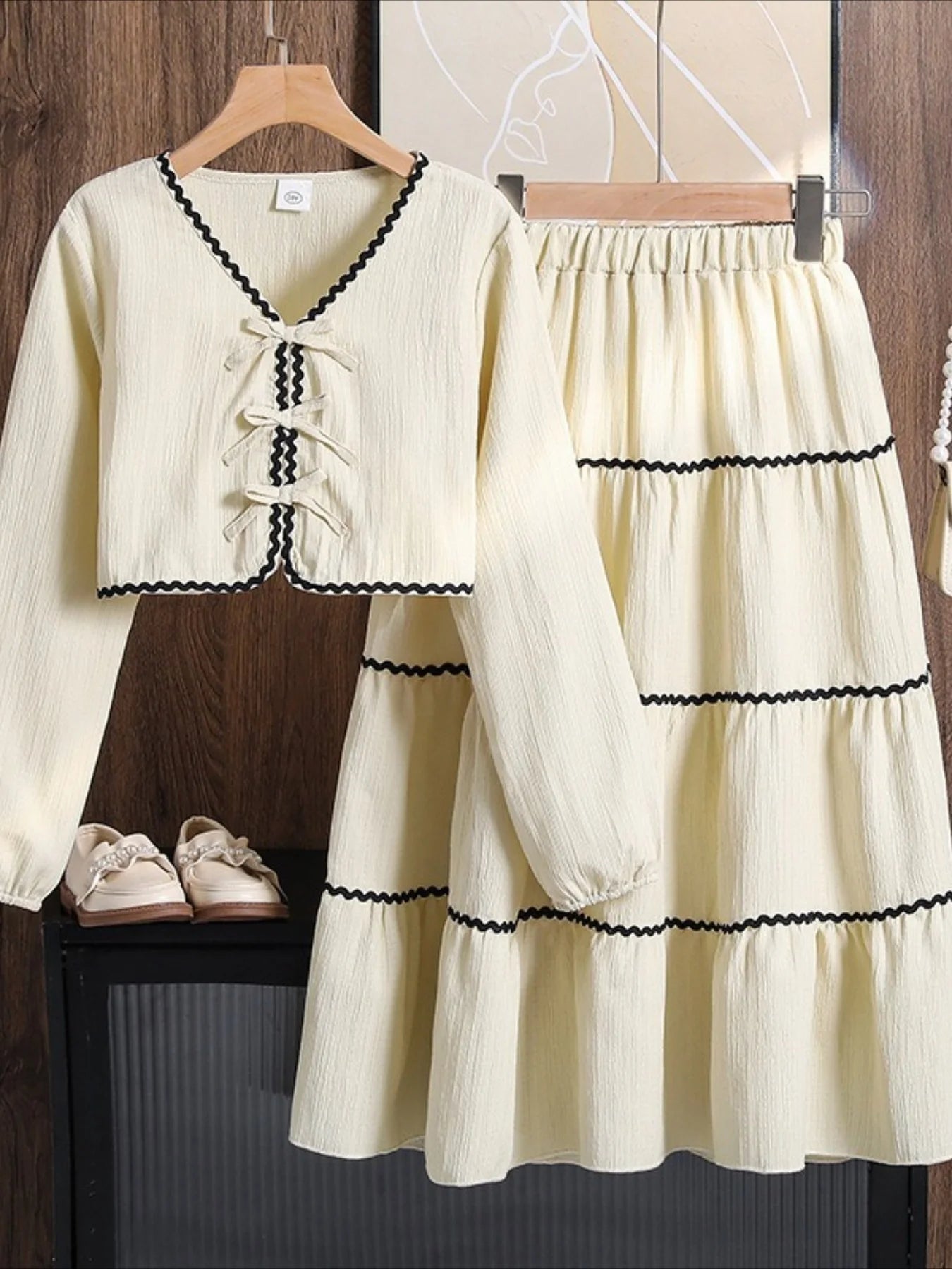 Girl's Outfit Spring and Autumn New Fashion V-neck Long Sleeved Top Temperament Half Skirt Children's Set