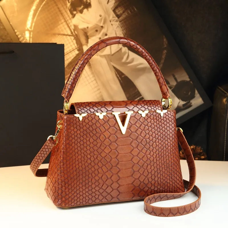 fashionable and versatile handbag with a high-end feel. It's a niche bag for middle-aged moms to carry diagonally