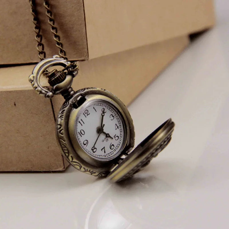 Fashion Double Magpies Hollow Engraving Vintage Pocket Watches Quartz Movement Vintage Pocket Watch On Chain Skeleton Watch