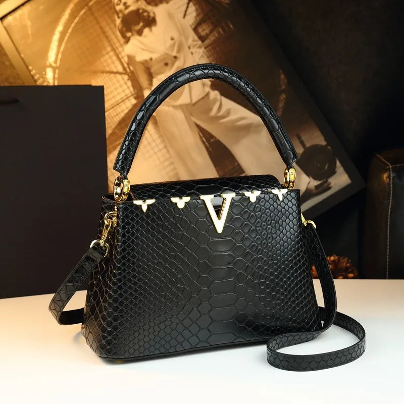fashionable and versatile handbag with a high-end feel. It's a niche bag for middle-aged moms to carry diagonally