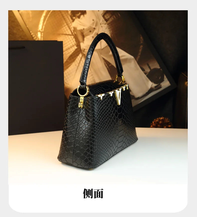 fashionable and versatile handbag with a high-end feel. It's a niche bag for middle-aged moms to carry diagonally