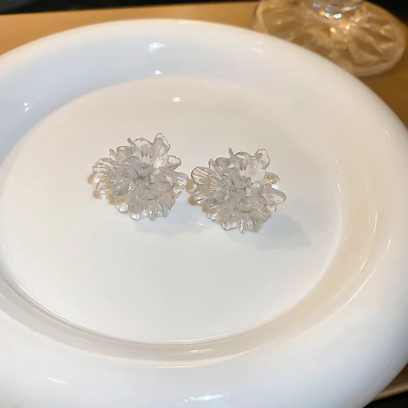 White Acrylic Flocking Three-dimensional Flowers Stud Earrings for Women Sweet Floral Girl Earring Versatile Fashion Ear Jewelry