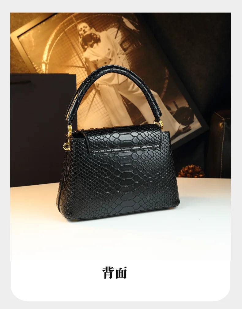 fashionable and versatile handbag with a high-end feel. It's a niche bag for middle-aged moms to carry diagonally