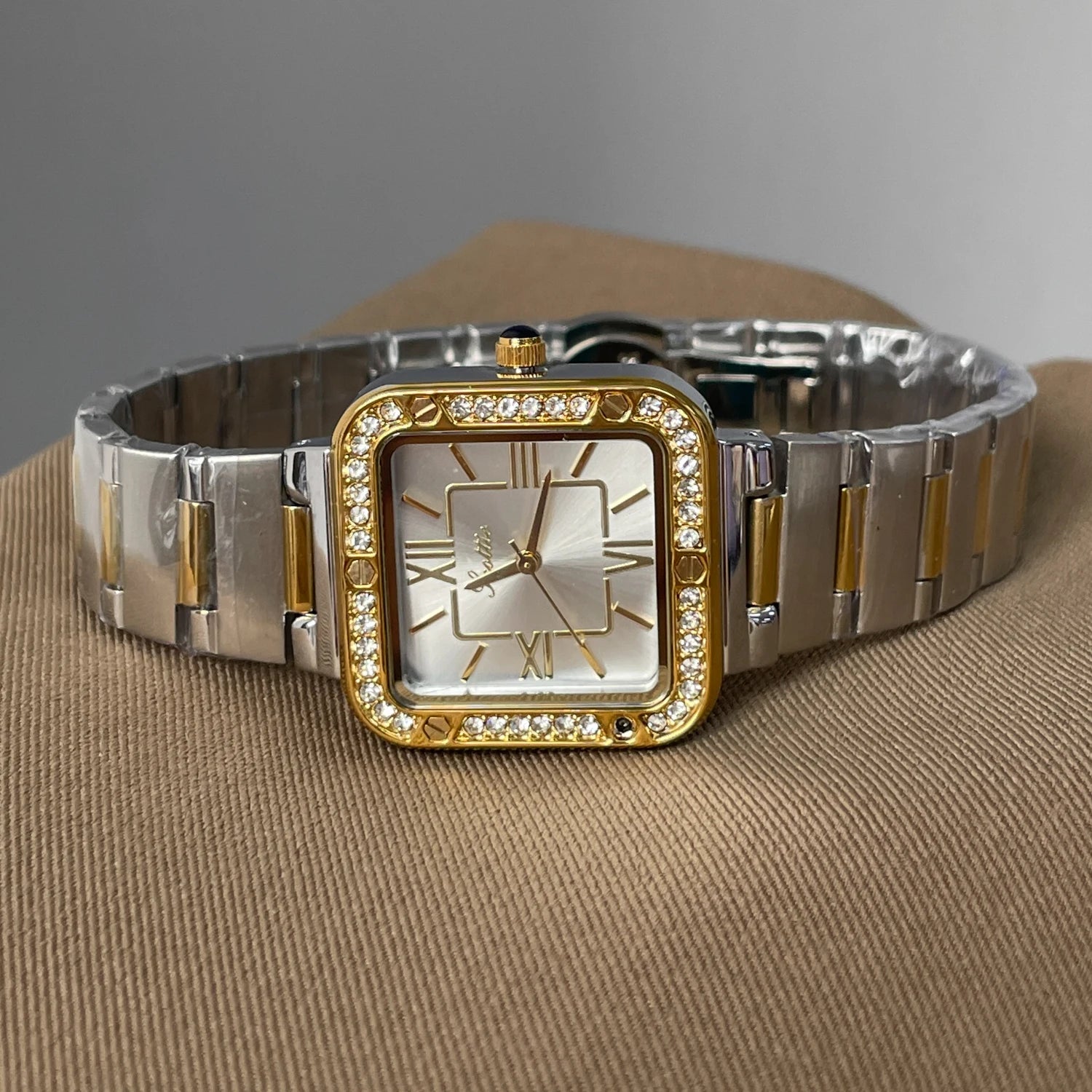 Luxury watch for women 2026 new style fashion high quality female design watch high value silver quartz pointer watch gift